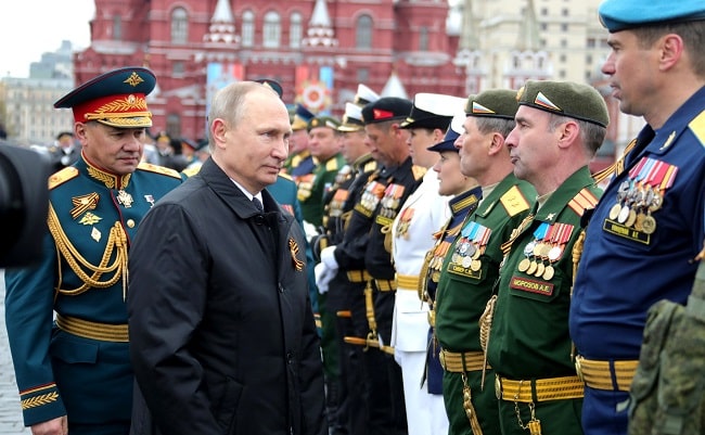 Défilé militaire sur la Place Rouge